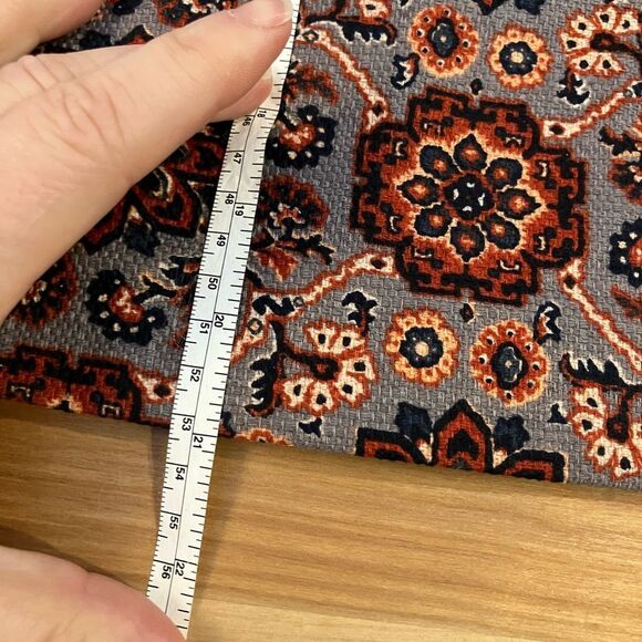 Beautiful Loft, tapestry mini skirt, with a slit on both sides. Women’s size 4P. - Picture 2 of 5